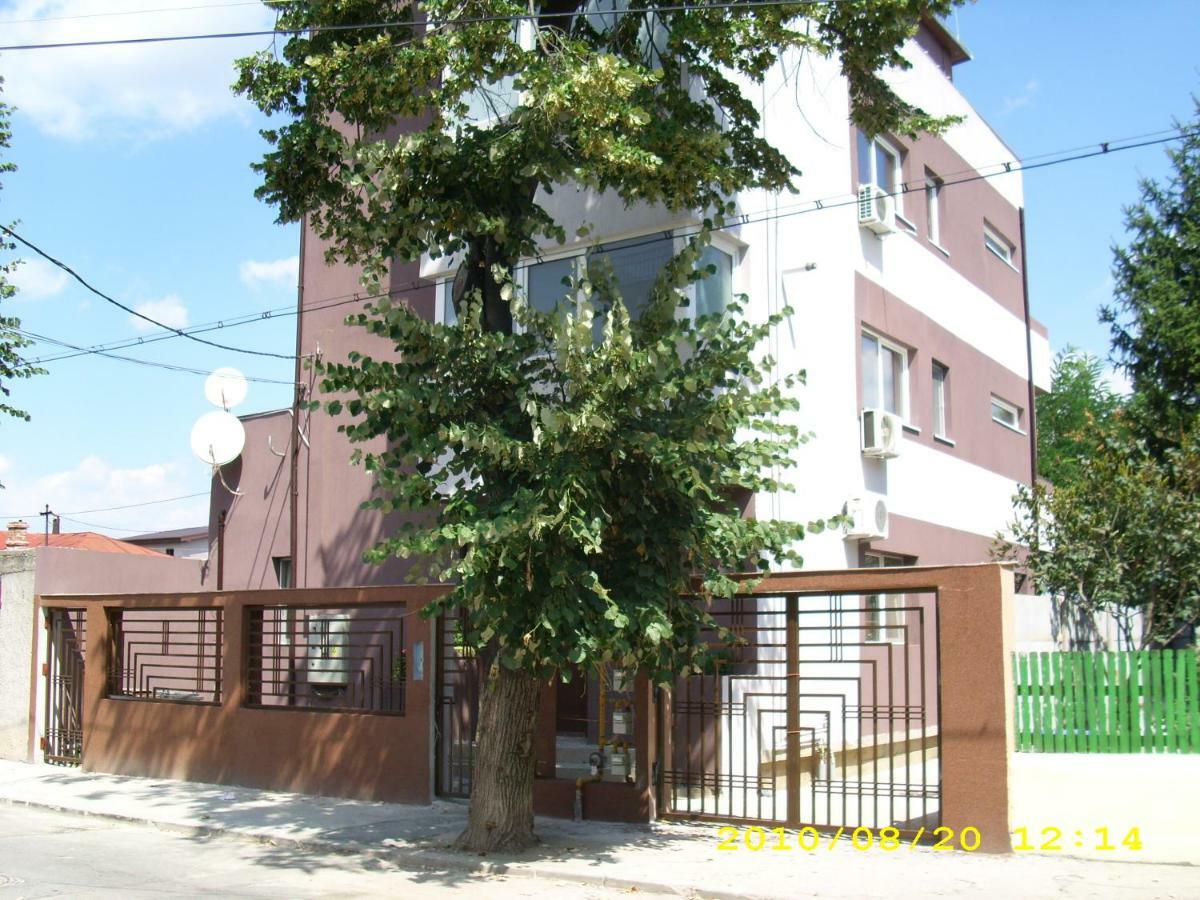 Apartament Laurentiu - Etaj.1 Bucureşti Eksteriør bilde